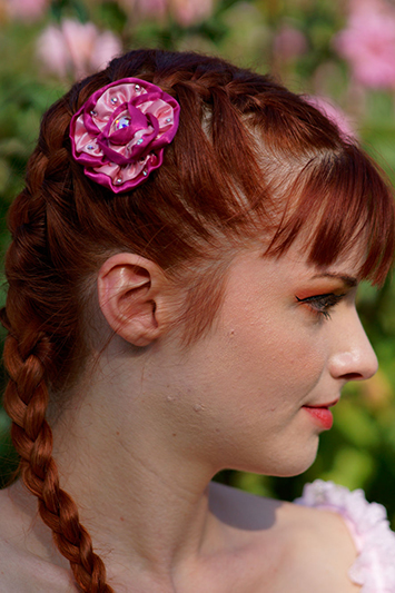 fleur rose pour cheveux