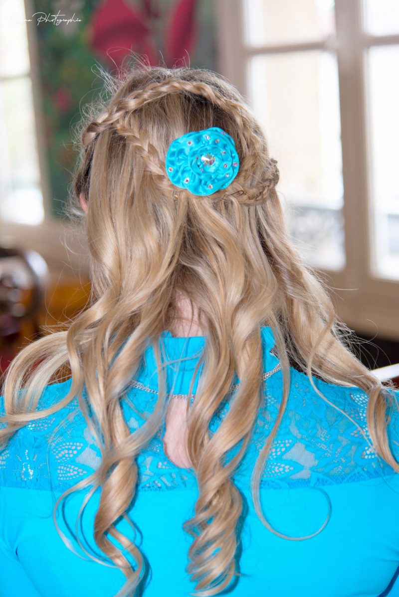 fleur cheveux turquoise