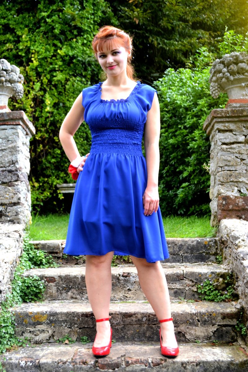 robe smockée made in france en mousseline bleu roi