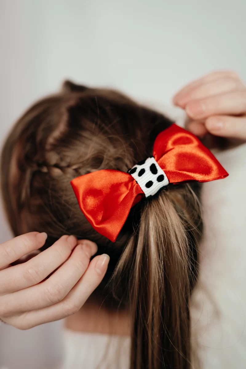 noeud cheveux satin rouge disneybound cruella made in france